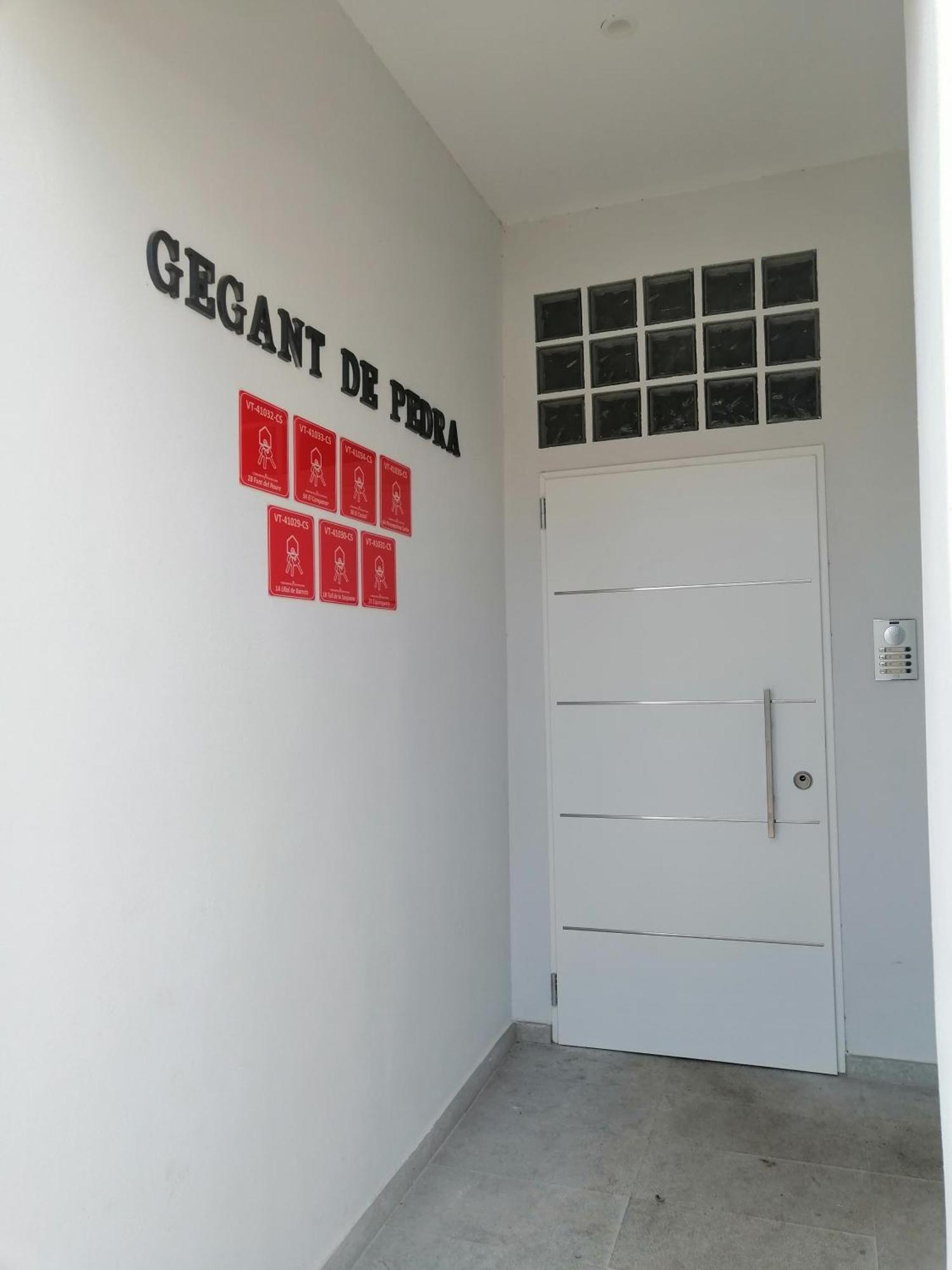 Gegant De Pedra Apartaments Adzaneta Екстер'єр фото